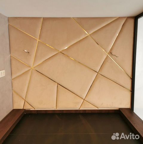Мягкие стеновые панели с латунным профилем