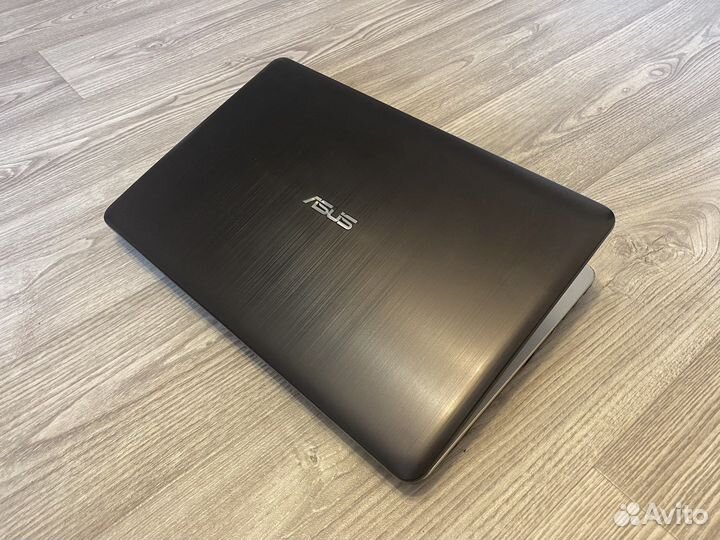 Ноутбук asus