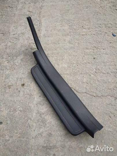 Накладка порога задняя правая Toyota Avensis 2
