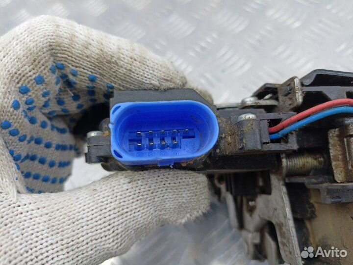 Замок двери передней правой Skoda Octavia A5