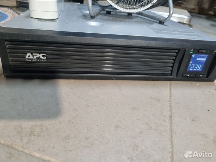 Источник бесперебойного питания apc smart ups