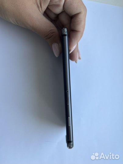 Телефон iPhone 8