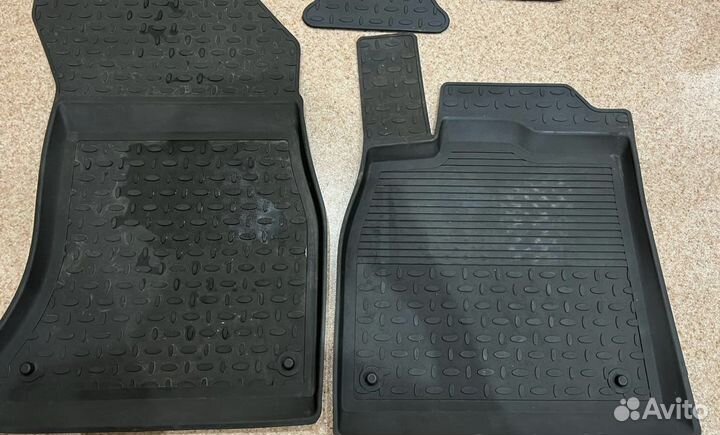 Резиновые коврики на Audi Q5