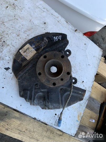 Кулак поворотный передний левый Bmw X5 E53