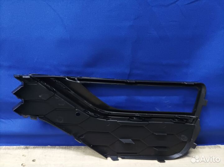 Окантовка птф правая Volkswagen Amarok 2 на 2010