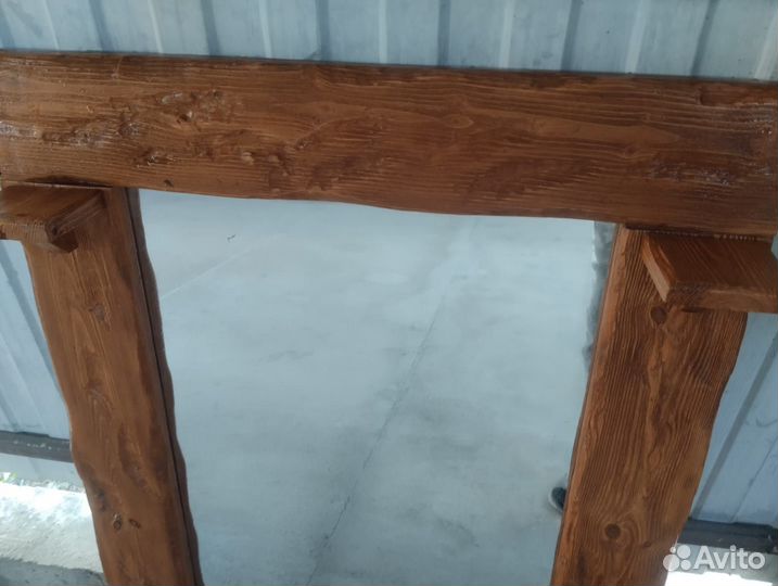 Зеркало настенное в деревянной раме