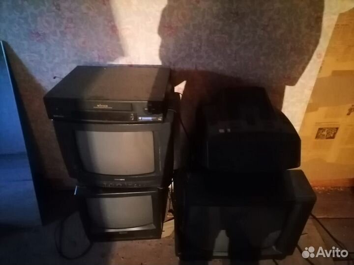 Продам 4 древних телевизора