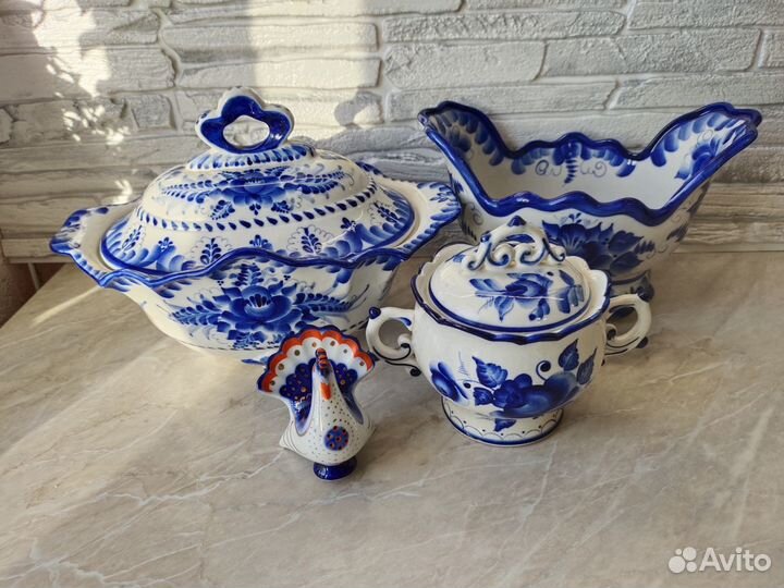 Посуда из гжели