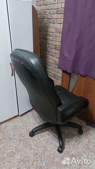 Кожаное компьютерное кресло руководителя