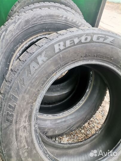 Bridgestone Blizzak Revo GZ 215/65 R16