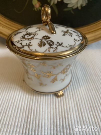 Продам фарфоровые шкатулки и тарелочку Европа