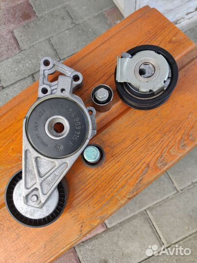 Комплект роликов натяжителей VW passat B6 FSI 2.0