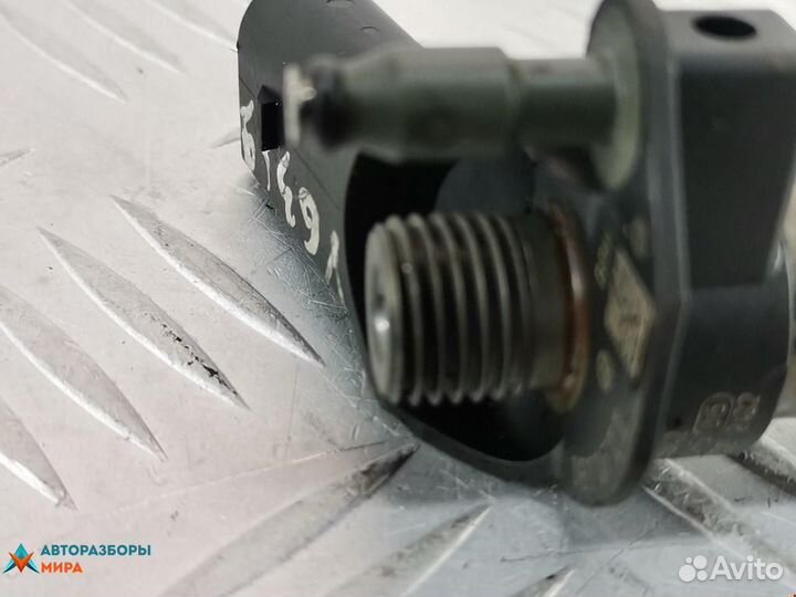 Форсунка Volkswagen Passat B6 2009 03L130277