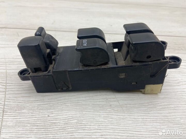 Блок управления стеклоподъемниками Nissan