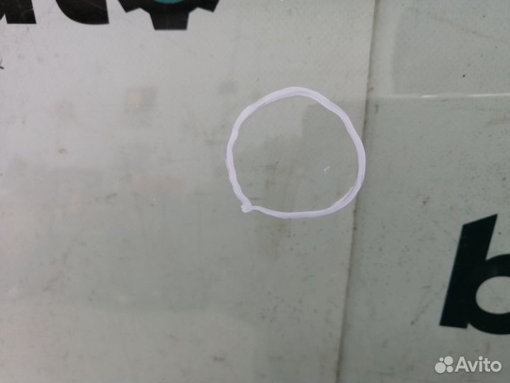 Стекло передней левой двери 84502-65J00 Suzuki