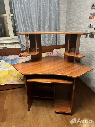 Компьютерный стол угловой