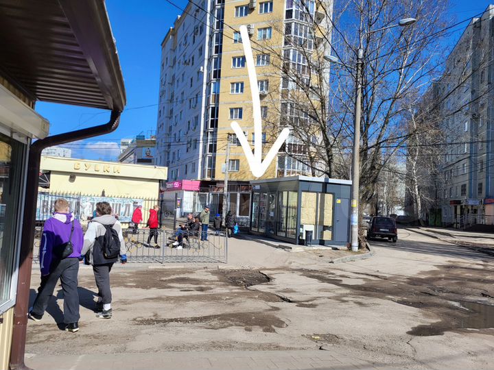 Торговое на входе в рынок Невский