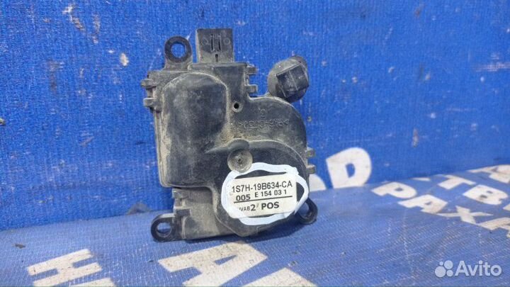 Моторчик заслонок отопителя Ford Focus 2 седан