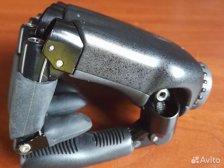 Бионический протез на правую руку