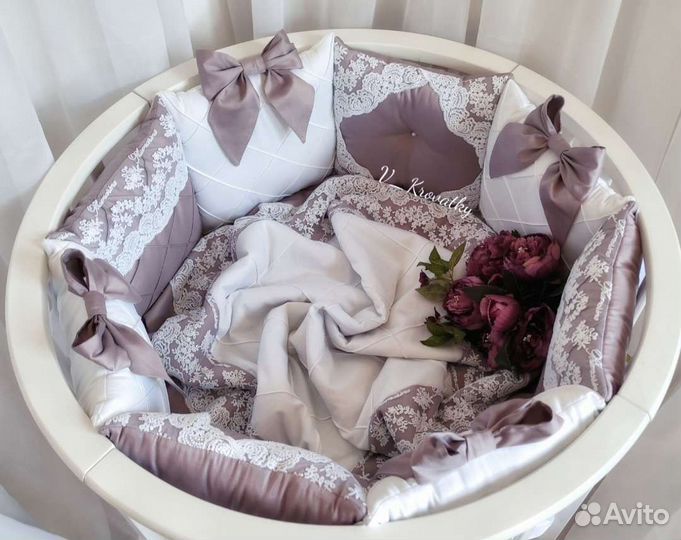 Комплект на выписку + постельное белье с бортиками