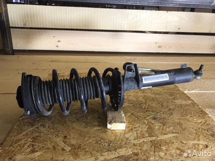 Амортизатор передний правый Volkswagen Jetta 6 1.8