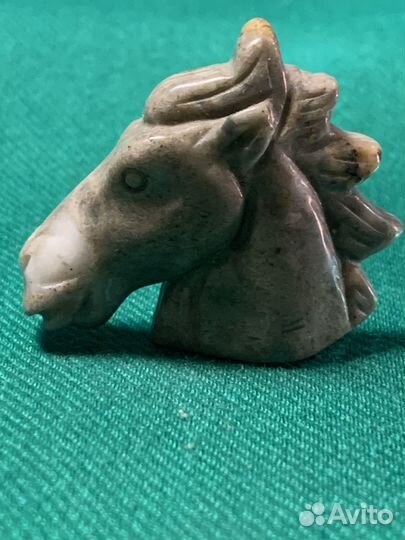 Фигурка из камня. Бюст лошади