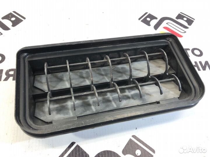 Решетка вентиляционная задняя Volkswagen Passat B6