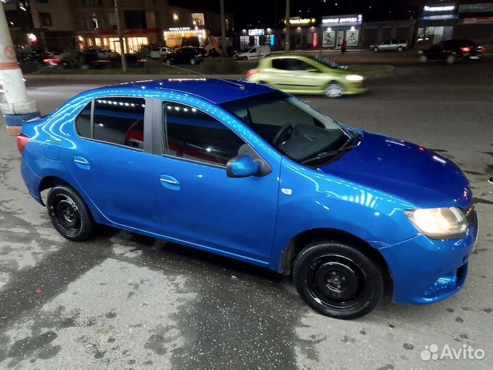 Renault Logan 1.6 AT, 2017, битый, 238 000 км