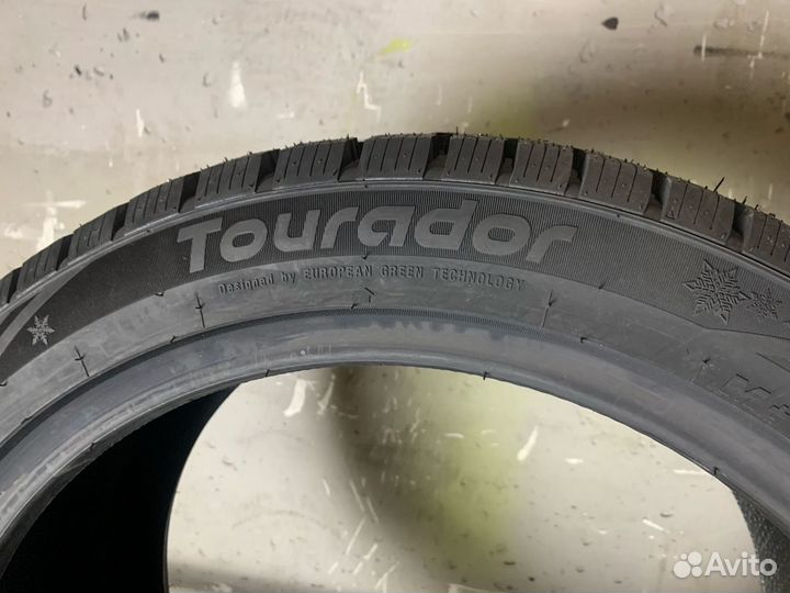 Tourador Ice Star TSW1 275/35 R19 T