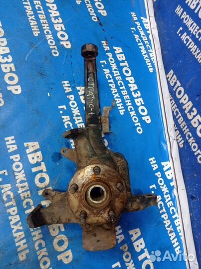 Передний левый поворотный кулак Dodge Stratus