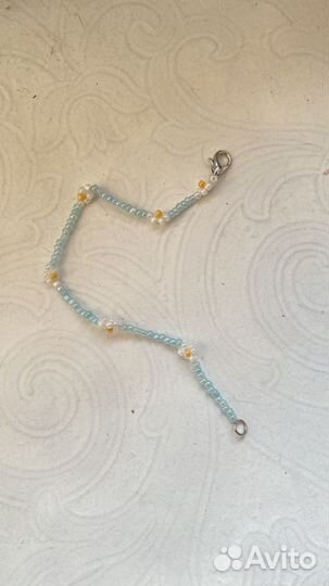 Браслет с ромашками