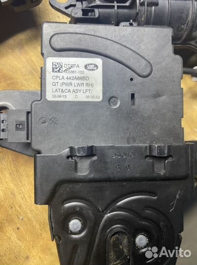 Актуаторы замков багажника, левый и правый