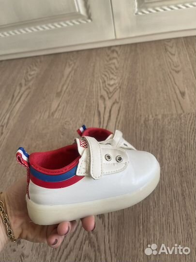 Кроссовки детские