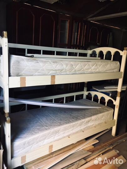 Кровать двухьярусная