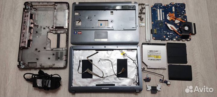 Ноутбук Samsung NP-R525-JT09 на разбор