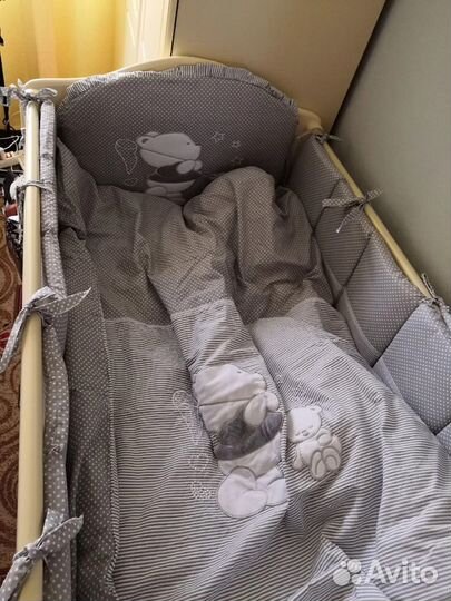Кроватка для новорожденных и шкаф