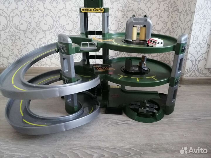 Военный полигон (парковка)