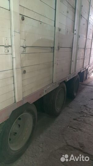 Полуприцеп для перевозки скота Pezzaioli SBA63, 2004