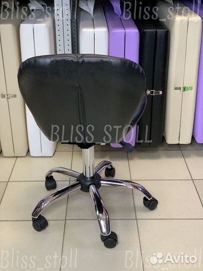 Стул на колесах