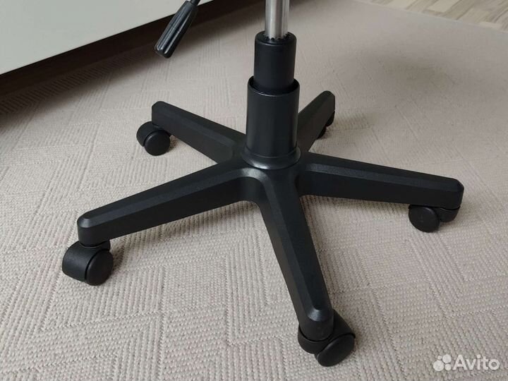 Детский стул на колесиках