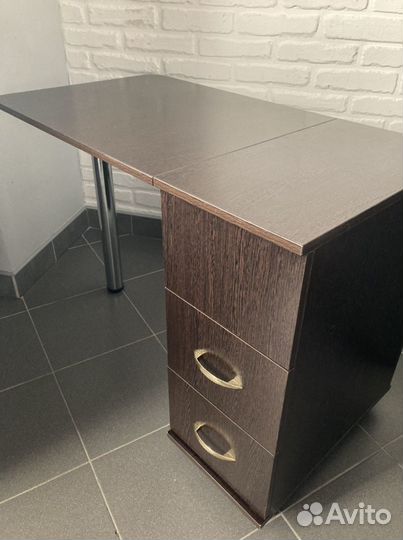 Маникюрный стол складной