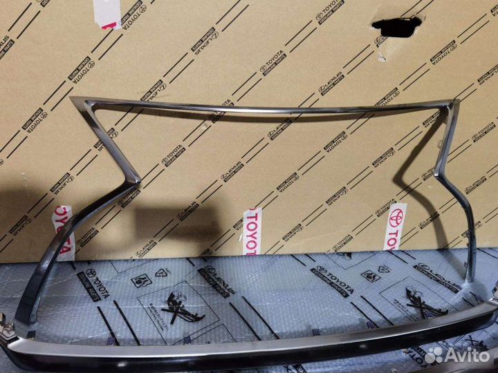 Хром решетки радиатора Lexus Rx 4