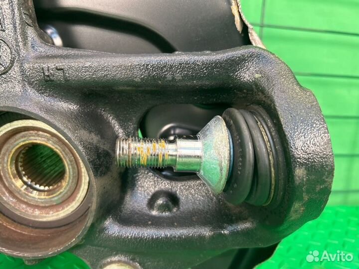 Кулак поворотный левый Mercedes-Benz Ml W164 M272