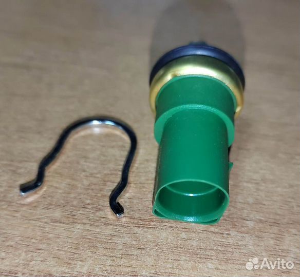 Датчик температуры жидкости VW / Audi 4х конт