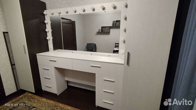 Стол визажиста