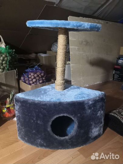 Кошачий домик с когтеточкой