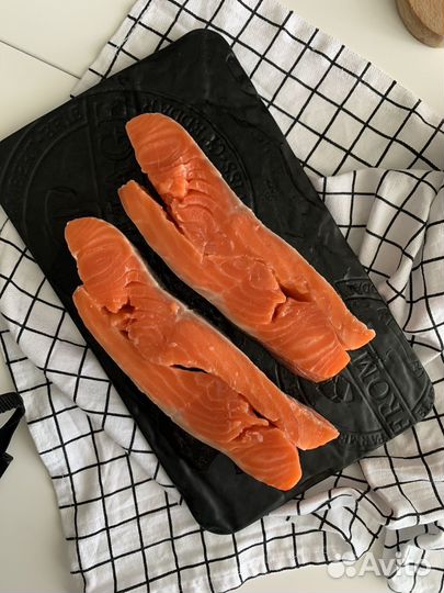 Красная рыба солёная (лосось)