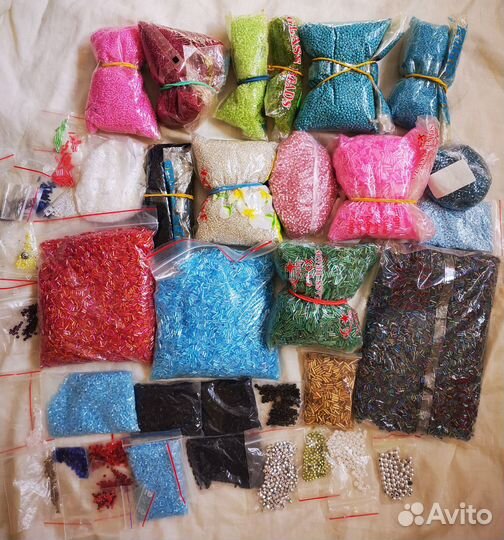 Продам бисер и стеклярус 4.5 кг