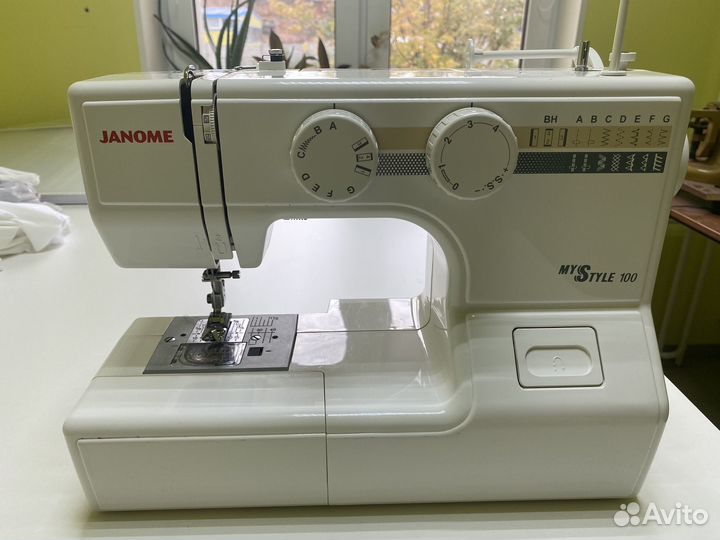 Швейная машина Janome
