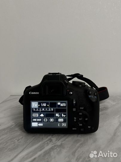 Зеркальный фотоаппарат canon 2000d